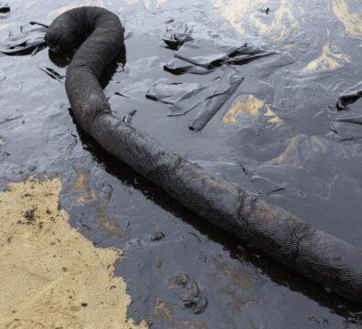 Mengenal Oil Absorbent, Alat Wajib untuk Tangani Tumpahan Minyak